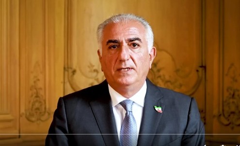„Liderul nostru se ascunde într-un buncăr ca un şobolan”. Prinţul moştenitor al Iranului cheamă la o revoltă naţională