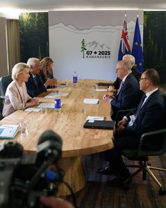 Australia adoptă primele sale sancţiuni împotriva „flotei fantomă” ruse şi începe discuţii de securitate şi apărare cu UE