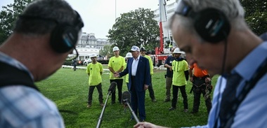 Trump anunţă că Iranul a intrat în contact cu SUA, pentru a negocia. ”Ei au sugerat chiar să vină la Casa Albă”, o propunere ”curajoasă”. ”Poate o voi face, poate că nu”, ”nimeni nu ştie ce voi face”, declară el despre intrarea în război