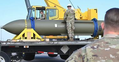 The Guardian: Ezitarea lui Trump în privinţa unui atac asupra Iranului este legată de îndoielile pe care le are în legătură cu eficienţa bombei anti-buncăr