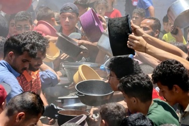 Cel puţin 76 de palestinieni ucişi în tiruri israeliene în Fâşia Gaza, inclusiv 21 veniţi să primească ajutor umanitar la Khan Yunis şi pe Coridorul Netzarim