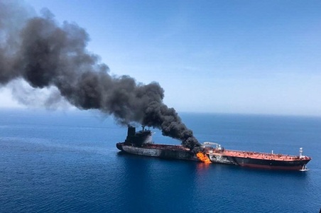 Greenpeace avertizează cu privire la un ”dezastru de mediu” după o coliziune între două petroliere, unul din ”flota fantomă” rusă, acuză ONG-ul, la Marea Oman