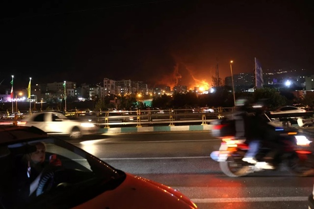 Iranul nu va negocia atât timp cât Israelul continuă să atace Iranul, anunţă Araghchi. Rusia va reacţiona ”foarte negativ” facă Khameni va fi ucis, ameninţă Kremlinul. Londra consideră că ”există o fereastră” în vederea unei ”soluţii diplomatice”