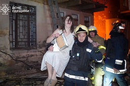 Un mort şi 14 răniţi, inclusiv trei salvatori, în atacuri ruse cu dronă la Odesa. Şase răniţi, inclusiv doi adolescenţi, în atacuri cu dronă şi bombe planante la Harkov. Kievul anunţă că a doborât 70 dintre cele 86 de drone lansate de ruşi, Moscova 61 ucr
