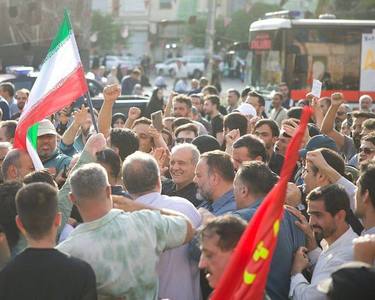 Preşedintele Iranului a participat la un protest la Teheran faţă de atacurile SUA şi Israelului