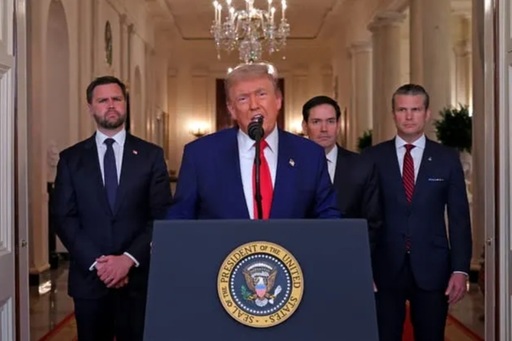 ”Dacă actualul regim e incapabil să facă Iranul măreţ din nou, de ce n-ar exista o schimbare de regim???”, afirmă Trump, după ce oficiali de rang înalt ai administraţiei sale au subliniat că atacurile SUA vizând instalaţii nucleare iraniene nu au avut acest obiectiv