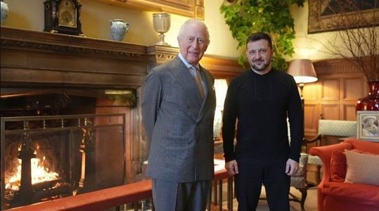 Zelenski anunţă că efectuează luni o vizită în Regatul Unit, pentru a discuta despre ”apărarea noastră” şi a ”negocia măsuri puternice” împotriva Rusiei