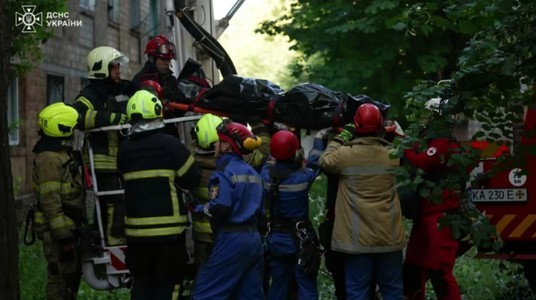 Bilanţul atacului rusesc asupra Kievului a crescut la 10 morţi şi zeci de răniţi. Un atac cu rachete asupra Odesei, efectuat la prânz, s-a soldat cu încă doi morţi