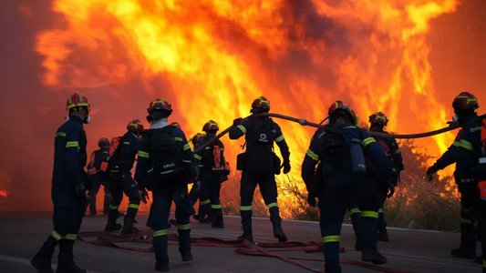 Insula greacă Chios declară stare de urgenţă în urma incendiilor care fac ravagii pentru a doua zi consecutiv
