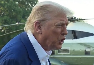 Trump se declară ”nemulţumit” de Israel şi Iran şi le acuză de încălcarea armistiţiului pe care l-a anunţat. ”Israelule, nu da drumul la bombele astea. Dacă o faceţi, va fi o încălcare gravă. Aduceţi-vă piloţii înapoi acasă acum!”. ”Nu mai ştiu ce mama dracu' fac”