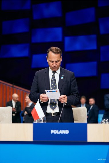 Ministrul polonez de externe: Putin calcă pe urmele lui Brejnev. Cursa înarmărilor l-ar putea doborî