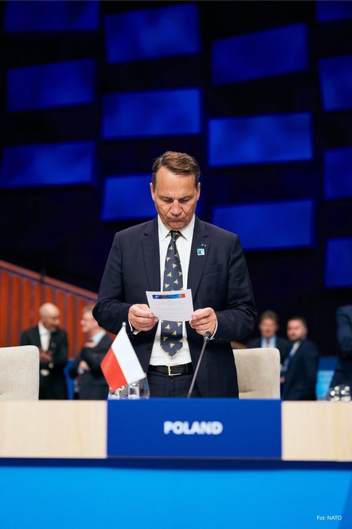 Ministrul polonez de externe: Putin calcă pe urmele lui Brejnev. Cursa înarmărilor l-ar putea doborî