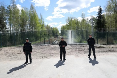 Finlanda închide cu o barieră alt tronson al frontierei cu Rusia