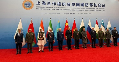 Miniştrii Apărării Rusiei şi Iranului discută la o reuniune Organizaţiei Cooperării de la Shanghai la Qingdao, în China, despre apărare