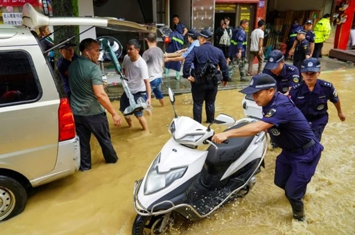 Şase morţi în sudul Chinei, în inundaţii în provincia Guizhou, după evacuarea a 80.000 de persoane. Alertă de caniculă la Beijing