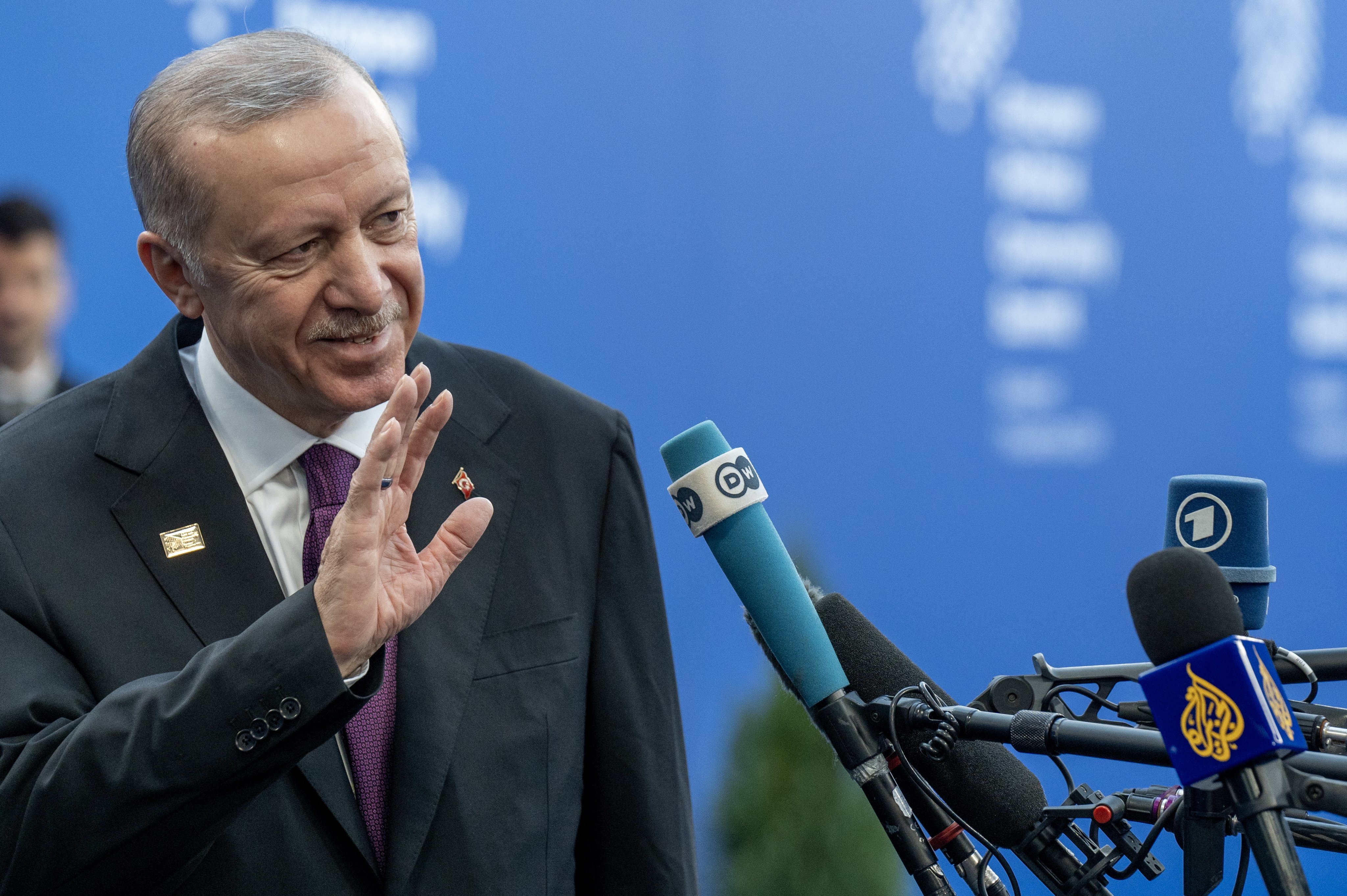 Erdogan spune că Trump s-ar alătura discuţiilor de pace pentru Ucraina, în Turcia, dacă ar participa Putin. Kremlinul spune că nu a fost stabilită o nouă dată pentru negocieri cu Kievul