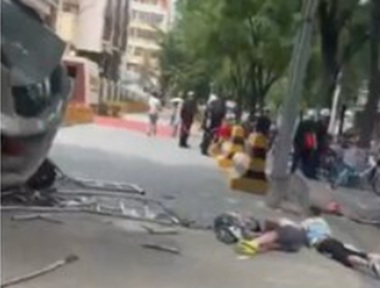Un SUV loveşte pietoni în faţa unei şcoli primare la Beijing