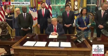 Rwanda şi RD Congo au semnat un acord de pace în SUA pentru a pune capăt luptelor şi pentru a atrage investiţii. Trump i-a primit în Biroul Oval pe miniştrii de externe ai celor două ţări africane