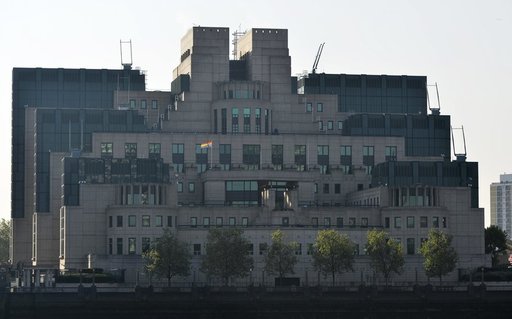 The Guardian: Marea Britanie a desfăşurat o operaţiune de amploare pentru a depista un agent dublu rus infiltrat în MI6