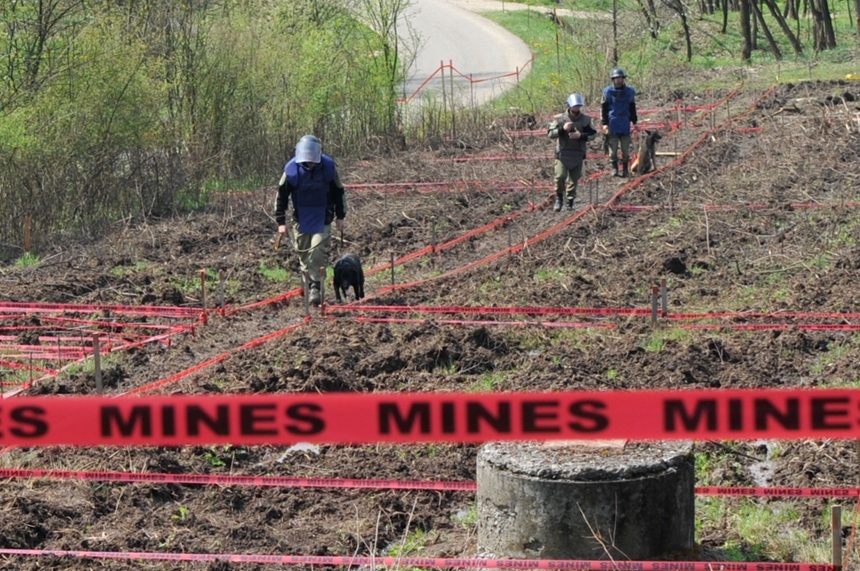Estonia şi Lituania notifică ONU cu privire la retragerea din tratatul minelor antipersonal. Retragerea intră în vigoare la şase luni de la notificare