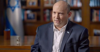 Netanyahu ”trebuie să plece”, cere predecesorul său, fostul premier Naftali Bennett. ”Se află la putere de 20 de ani (...). Este prea mult. Nu este sănătos”, ”el poartă (...) o responsabilitate grea în disensiunile societăţii israeliene” 