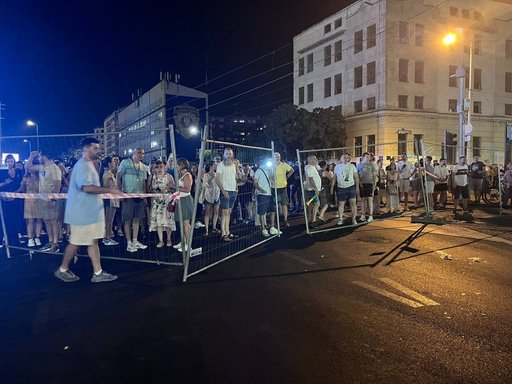 Serbia: Baricade în Belgrad în cea de-a doua noapte de proteste