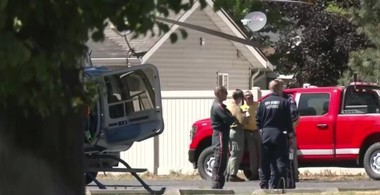 Suspectul care a împuşcat pompierii chemaţi la o intervenţie a fost găsit mort. El ar fi dat foc intenţionat, pentru a crea o ambuscadă