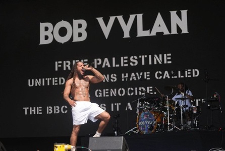 Poliţia britanică deschide o anchetă penală după declaraţii antiisraeliene ale trupelor de rap Bob Vylan şi Kneecap pe scena Festivalului de la Glastonbury
