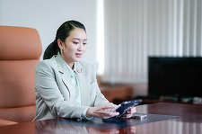 Premierul din Thailanda a fost suspendat de Curtea Constituţională. Dificultăţile celui mai tânăr premier din istoria ţării arată o criză a familiei ce domină politica thailandeză de peste două decenii 