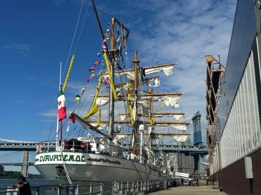 Velierul cu trei catarge Cuauhtémoc, o navă-şcoală a Marinei mexicane, dădea cu spatele şi accelera atunci când s-a lovit de Podul Podul Brooklyn, la New York, la 17 mai, arată NTSB într-un raport preliminar de anchetă