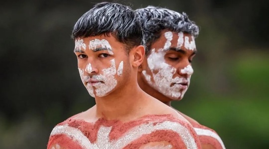 Aborigenii din Australia au fost victimele unui genocid al coloniştilor europeni, stabileşte o Comisie de anchetă din statul Virginia, care cere Guvernului australian să-i indemnizeze financiar şi să le restituie pământurile