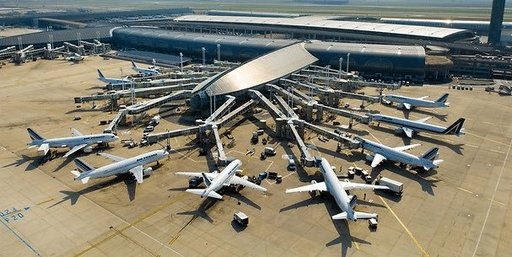 Greva controlorilor de trafic aerian din Franţa perturbă vacanţele