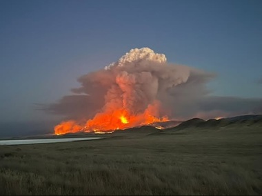 California, afectată de ”Madre Fire”, cel mai mare incendiu din acest an. Sute de pompieri luptă împotriva incendiului, 200 de persoane vizate de ordine de evacuare, zeci de clădiri ameninţate de flăcări. 143 km² devastaţi în 24 de ore, anunţă CalFire
