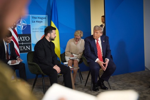 Dezamăgit de discuţia cu Putin, Trump va vorbi vineri cu Zelenski. După convorbirea şefului Casei Albe cu liderul de la Kremlin, Rusia a bombardat toată noaptea Kievul, într-unul dintre cele mai intense atacuri