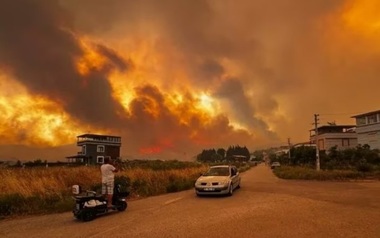 Turcia a arestat zece suspecţi după izbucnirea incendiilor de vegetaţie, anunţă ministrul de interne