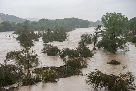 Bilanţul inundaţiilor devastatoare din Texas a crescut la 24 de morţi / Peste 20 de persoane sunt date dispărute - VIDEO