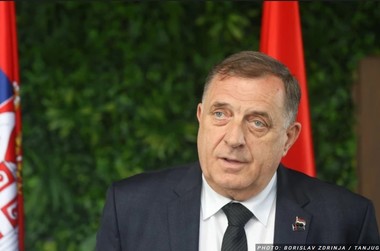 Liderul sârbilor din Bosnia, Milorad Dodik, s-a predat justiţiei, iar mandatul său de arestare a fost anulat