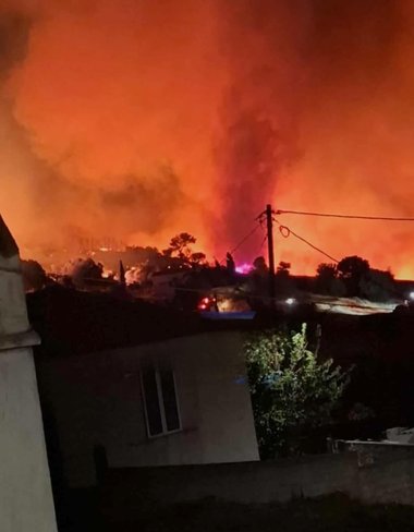 Pompierii din Grecia se luptă cu un nou incendiu de vegetaţie, în Evia, dar fac progrese în Creta - VIDEO