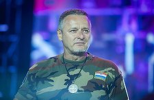 Mii de oameni s-au adunat în Zagreb pentru un concert al unui artist naţionalist care vrea să stabilească un record. Cântăreţul este interzis în mai multe ţări europene