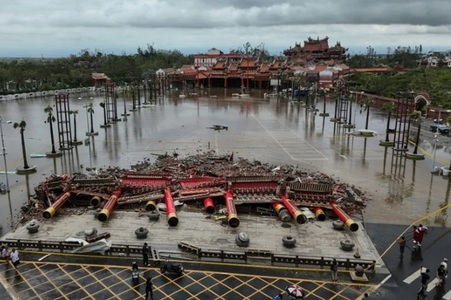 Doi morţi şi 491 de răniţi în Taiwan, după trecerea taifunului Danas, care a provocat inundaţii şi alunecări de teren. 3.500 de persoane evacuate, peste 380.000 de gospodării fără curent