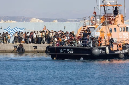 Alţi aproximativ 230 de migranţi salvaţi în largul Cretei