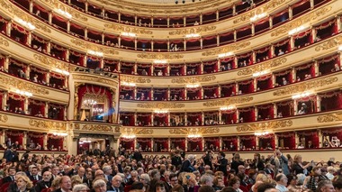Scala din Milano impune un cod vestimentar pentru operă: „Pantalonii scurţi şi şlapii nu sunt permişi”