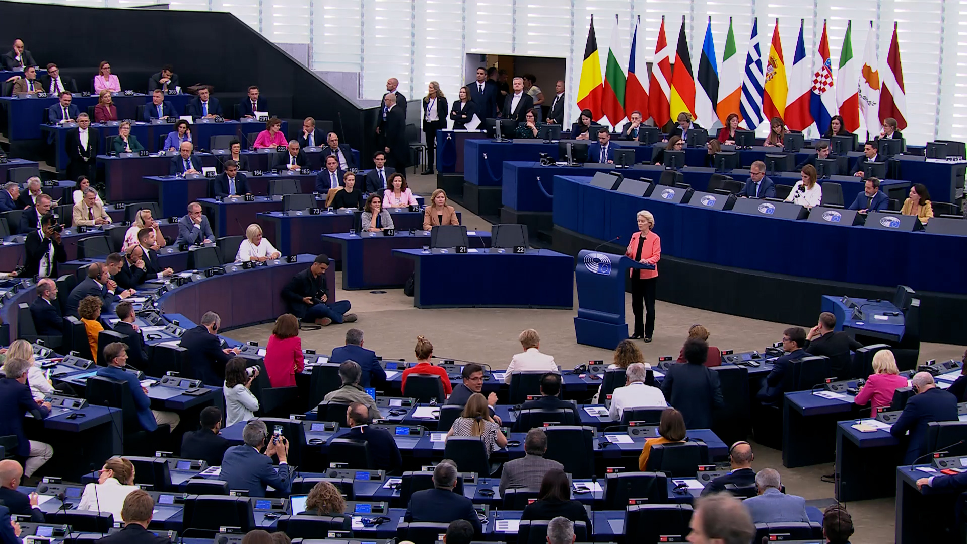 Ursula von der Leyen şi-a apărat bilanţul la dezbaterea moţiunii de cenzură. Omul lui Meloni în Parlamentul European, în dezacord cu demersul lui Piperea, l-a ironizat pe George Simion: „Din păcate, unora le place să piardă, atât acasă, cât şi aici”