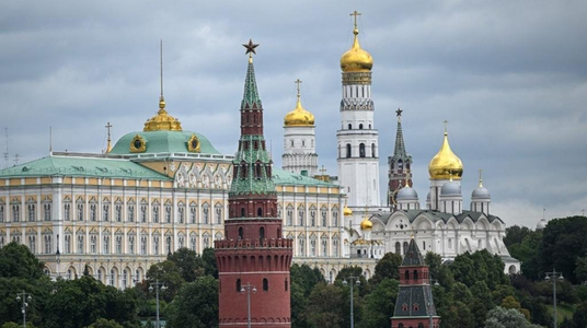 Livrarea de armament american Ucrainei favorizează o ”continuare a ostilităţilor”, denunţă Kremlinul. ”Aceste acţiuni nu se înscriu probabil în cadrul eforturilor vizând să promoveze o rezolvare paşnică” a Războiului din Ucraina