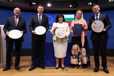 Bulgaria devine a 21-a ţară care adoptă moneda euro