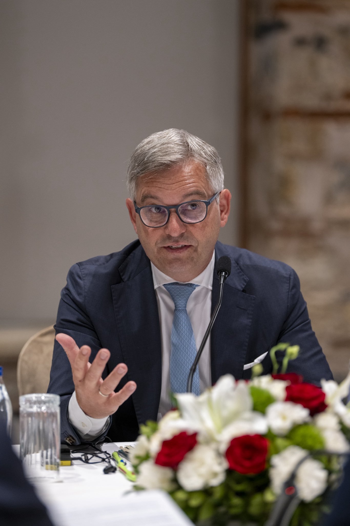 Incident neobişnuit: Libia i-a expulzat pe comisarul european pentru migraţie şi pe mai mulţi miniştri europeni în urma unei dispute diplomatice. Ei au fost declaraţi „personae non gratae” la sosirea în Benghazi