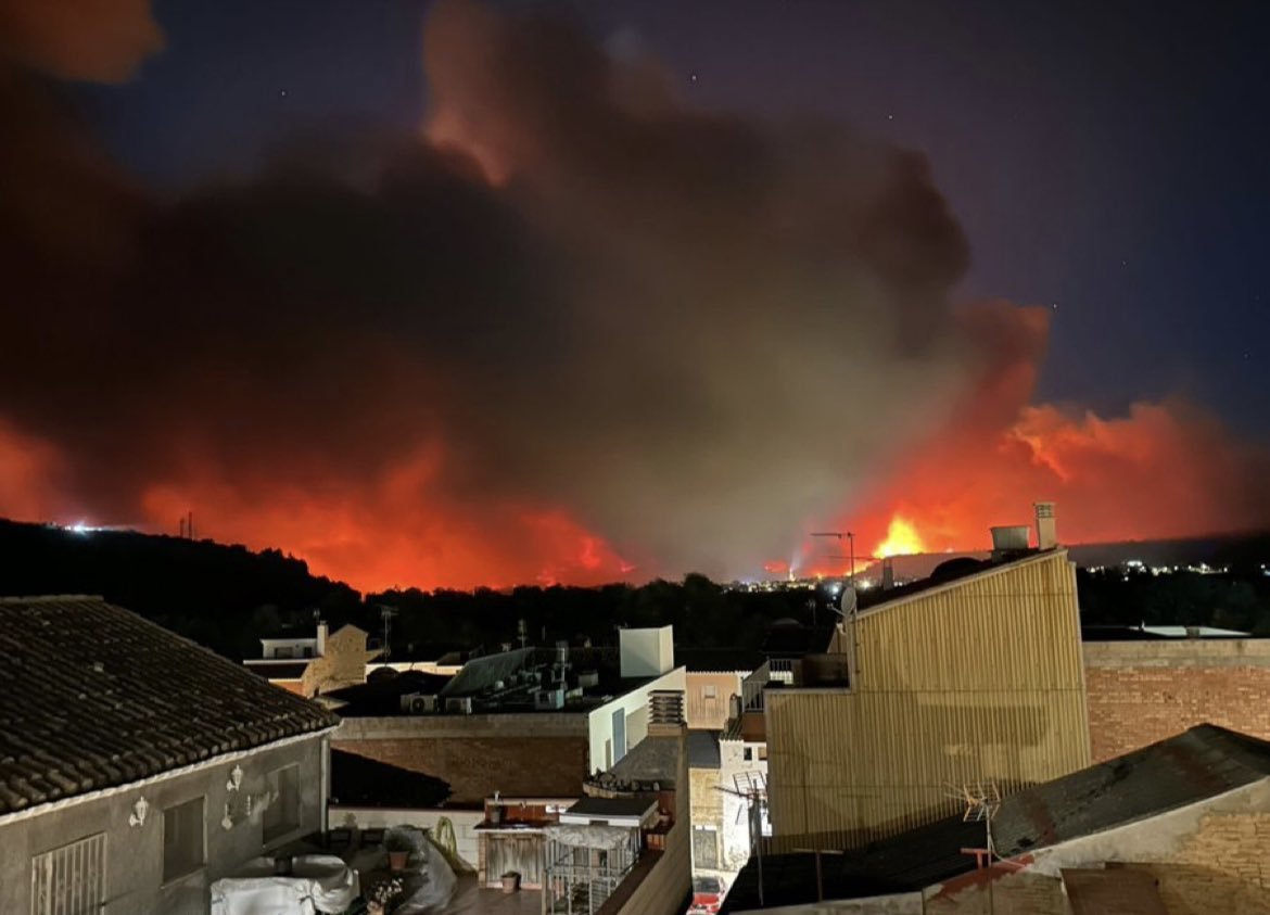 Peste 18.000 de persoane sunt izolate din cauza unui incendiu de vegetaţie care face ravagii în Catalonia