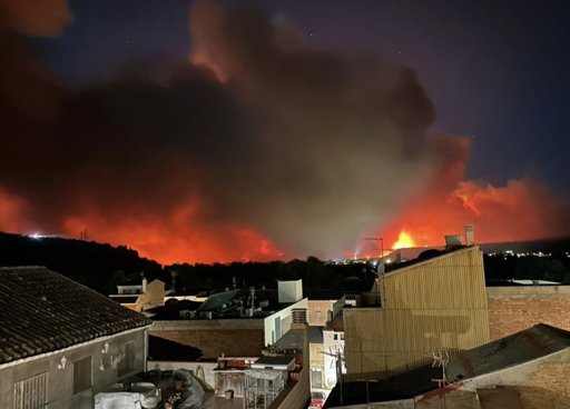 Peste 18.000 de persoane sunt izolate din cauza unui incendiu de vegetaţie care face ravagii în Catalonia