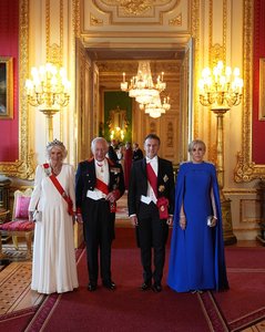 Regele Charles şi Macron închină pentru legăturile "tot mai strânse" dintre Regatul Unit şi Franţa, la banchetul de stat de la Castelul Windsor / Mick Jagger şi Elton John, între participanţi / Meniul servit invitaţilor - FOTO
