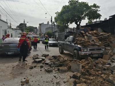 Cel puţin doi morţi şi pagube în Guatemala în urma unei serii de 35 de cutremure, cel mai intens de magnitudinea 5,6, de mică adâncime, la 20 de kilometri sud de Ciudad de Gutemala. Alarme şi clădiri evacuate în capitală. Cursuri suspendate în şcoli